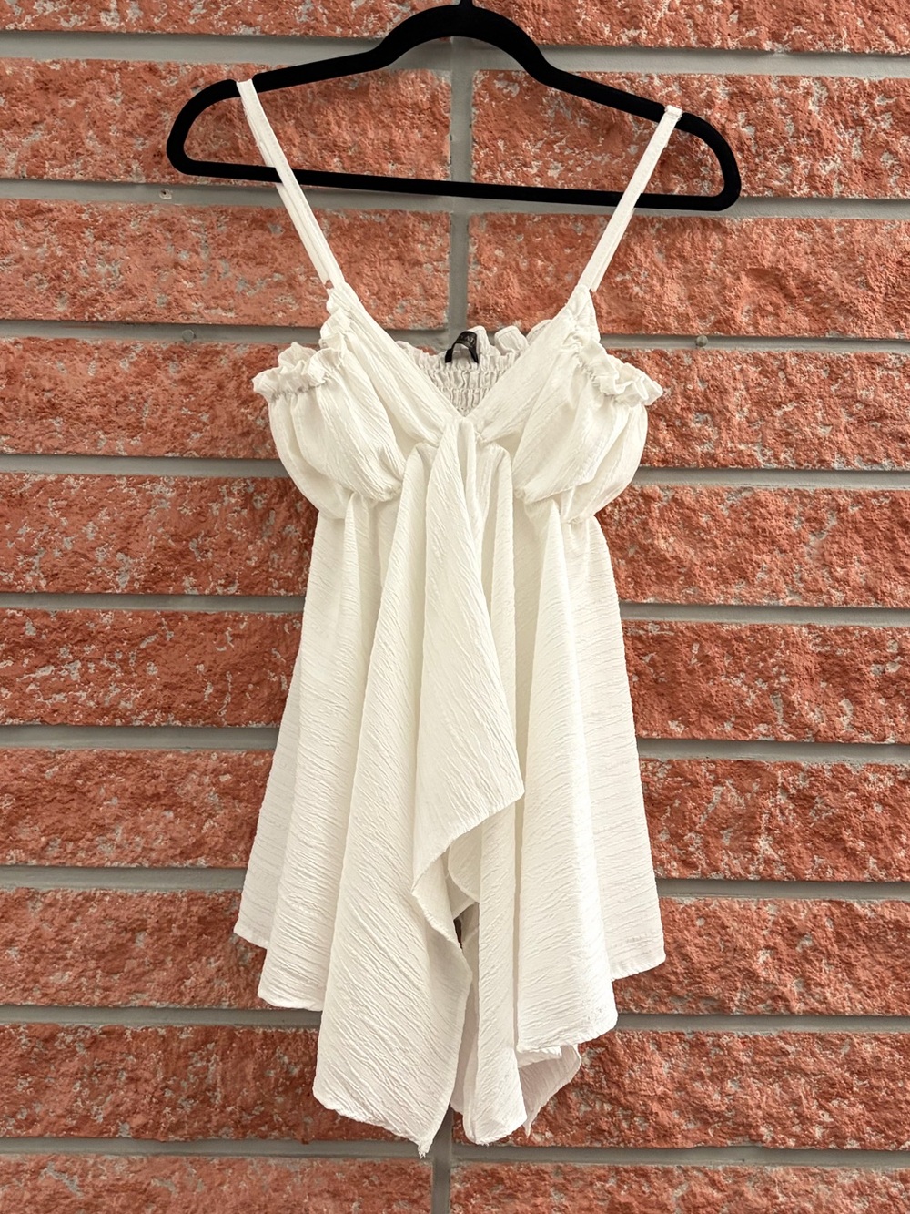 🌟 Cream Ruffled Spaghetti Strap Top